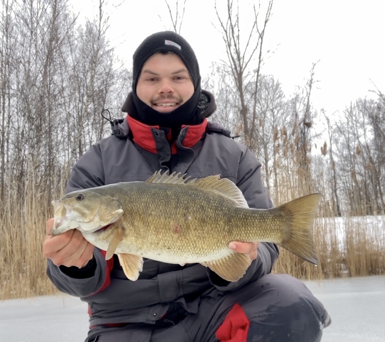 Gros Achigans sur glace 